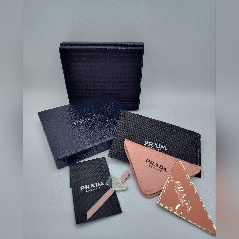 🎉🎉HOST PICK🎉🎉AUTHENTIC PRADA BEAUTY Triangle Mirror Charm Pink Gold Gift Box
